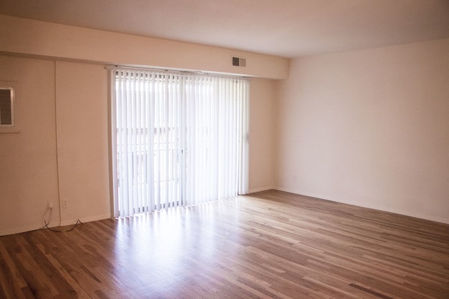 Building Photo - Landover Apartments