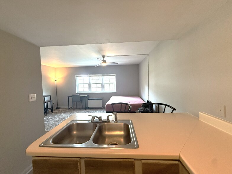 Building Photo - 6850 Blue Heron Blvd