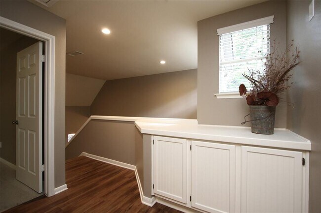 Building Photo - 6 Leaf Trace Ct