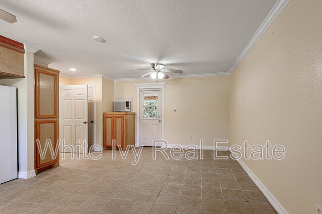 Building Photo - 4 Rainbow Dr