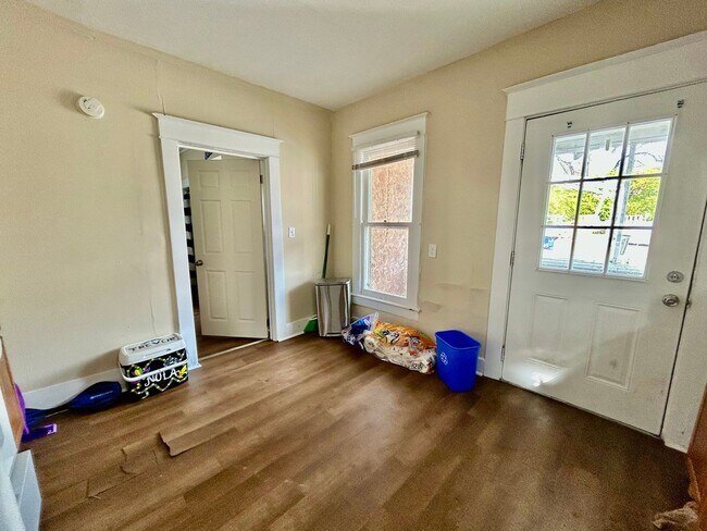 Building Photo - **PRE-LEASING FOR 2026–2027 SCHOOL YEAR!**