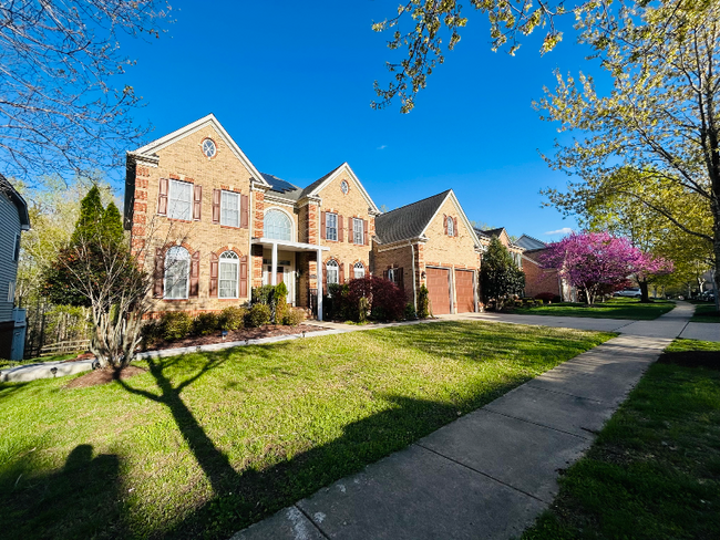 Building Photo - 15506 Symondsbury Way
