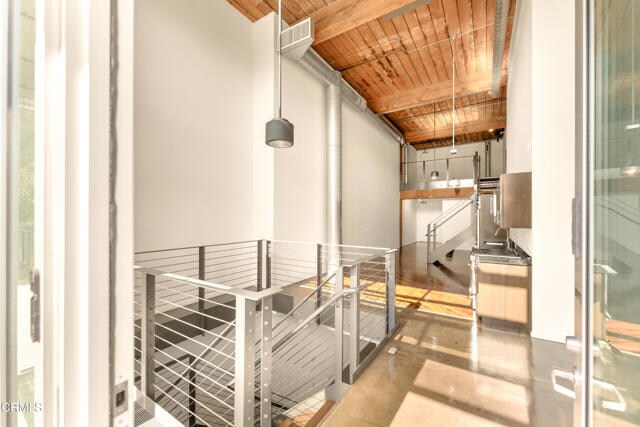 Building Photo - 530 S Hewitt St
