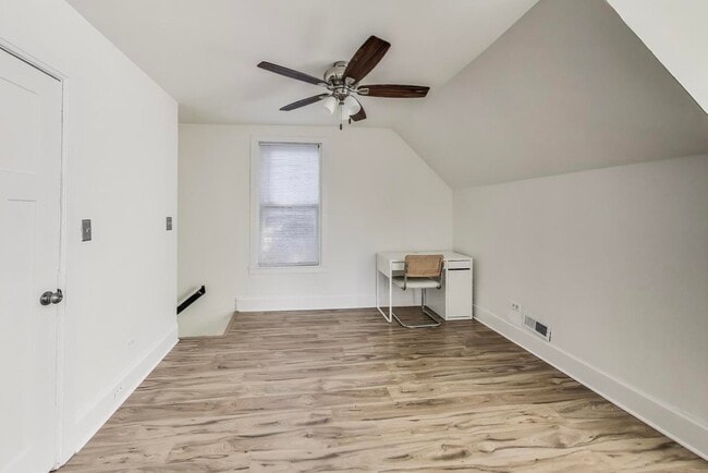 Building Photo - 2643 N Mildred Ave