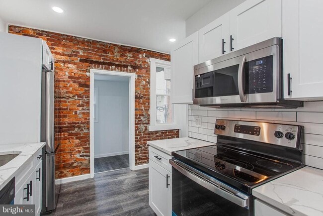 Building Photo - 5511 Willows Ave
