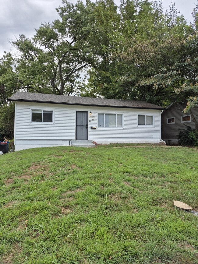 Primary Photo - 10425 Earl Dr
