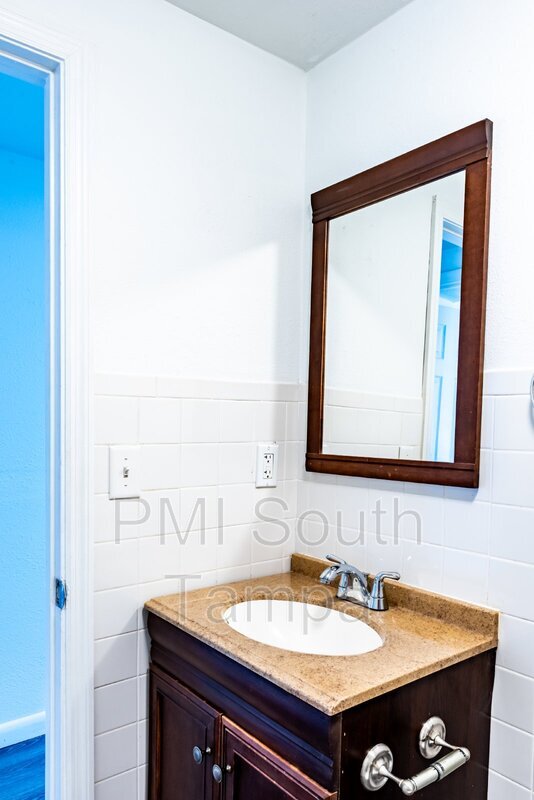 Building Photo - 3402 W Van Buren Dr