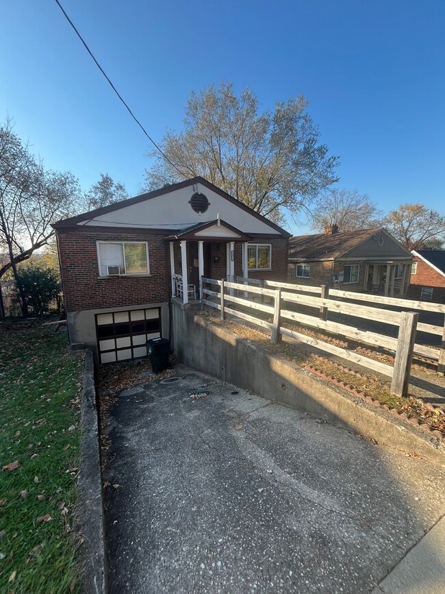 Primary Photo - 10915 Main St