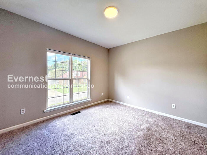 Building Photo - 6004 Park View Dr