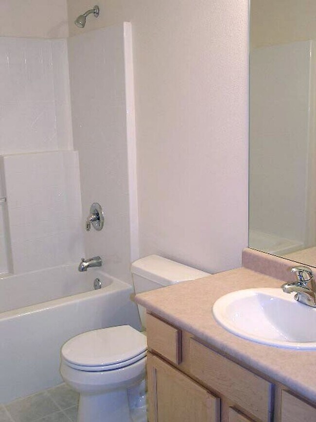 Building Photo - Walnut Grove 2 Bedroom, 2 Bath Condominium