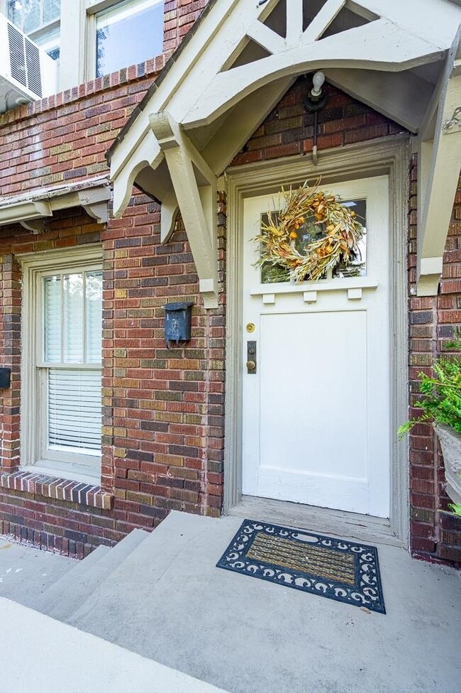 Building Photo - 343 N McLean Blvd