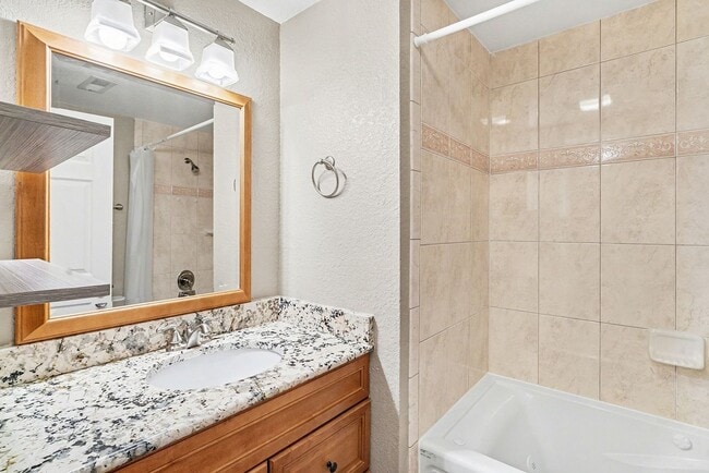 Building Photo - 2 Bedroom Townhome is Wheat Ridge!