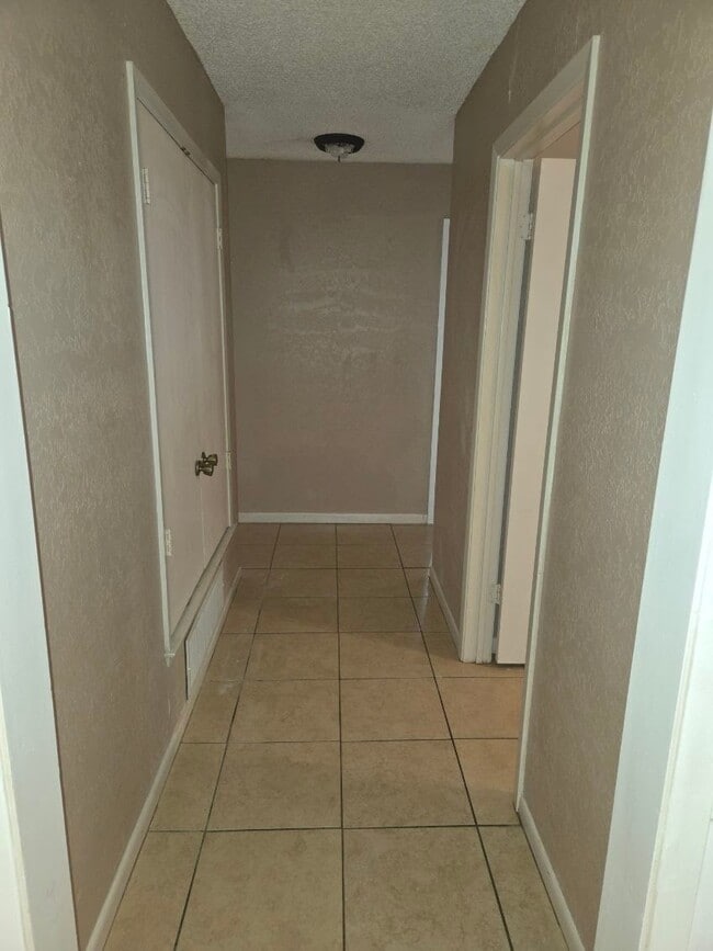 Building Photo - 801 Cagle Ln