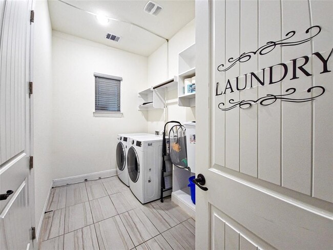 Building Photo - 813 Sunny Ridge Dr