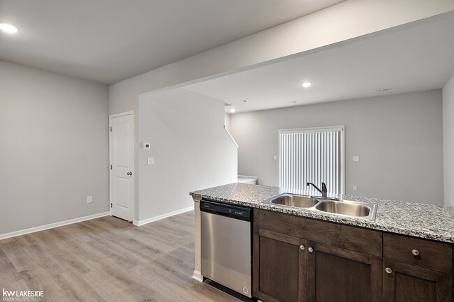 Building Photo - 51410 Tides Dr