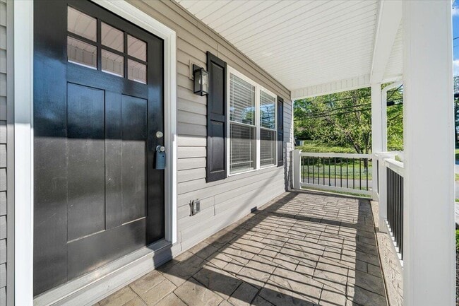 Building Photo - 1702 Baldwin Ave NE