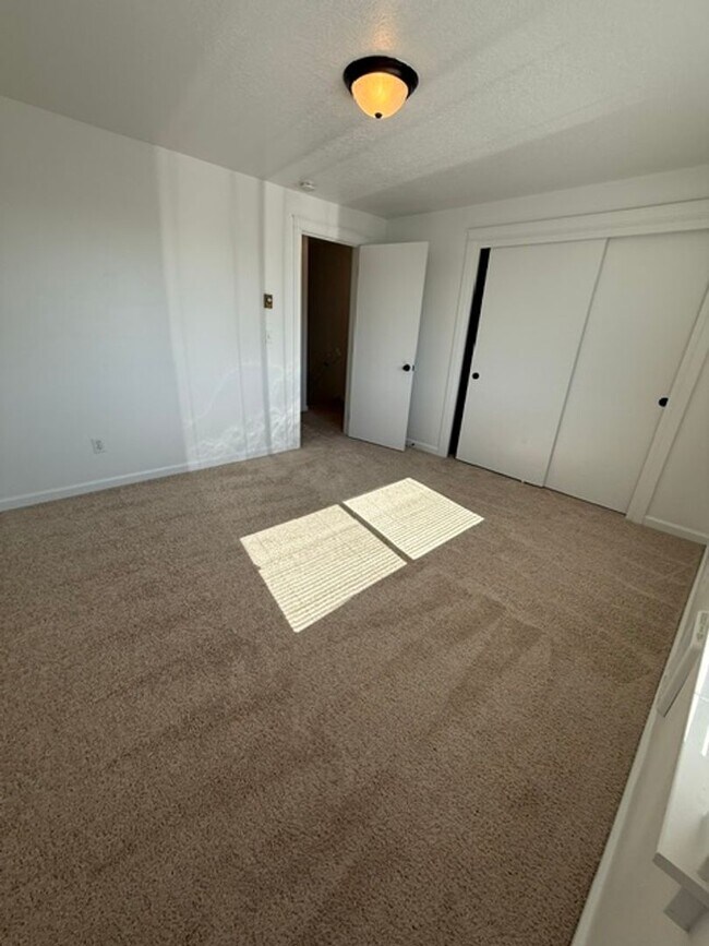 Building Photo - TLD184