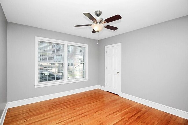 Building Photo - Charming 3BD/2BA Duplex in Dilworth!