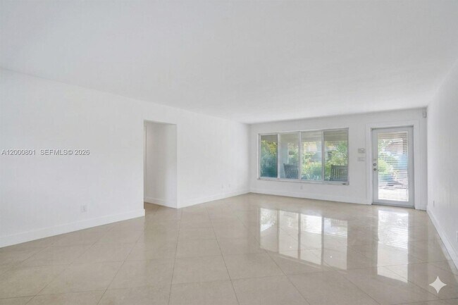 Building Photo - 417 NE 29th St