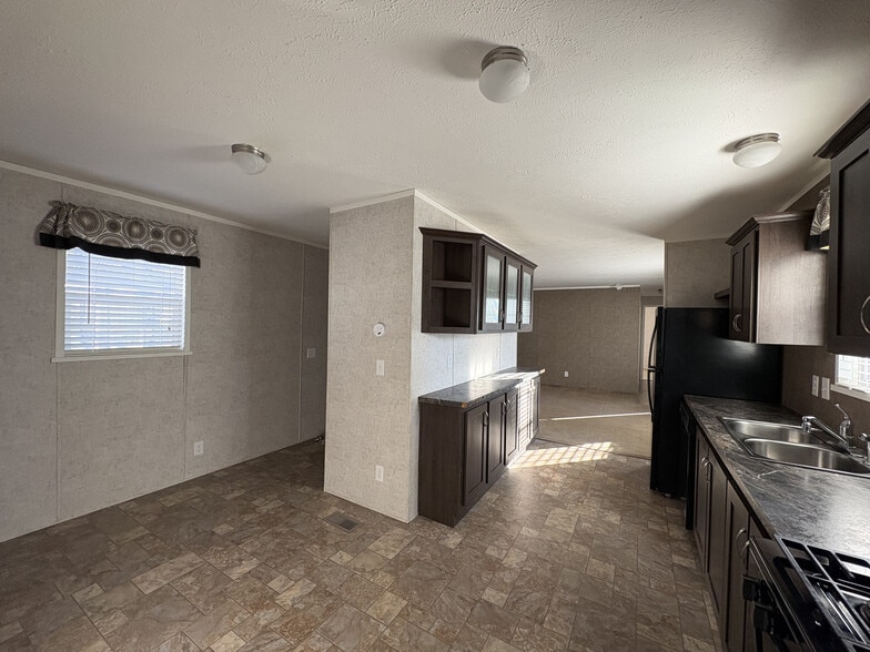 Building Photo - 12 E Manor St