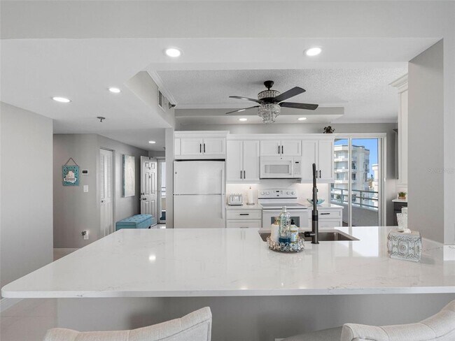 Building Photo - 7979 Sailboat Key Blvd S