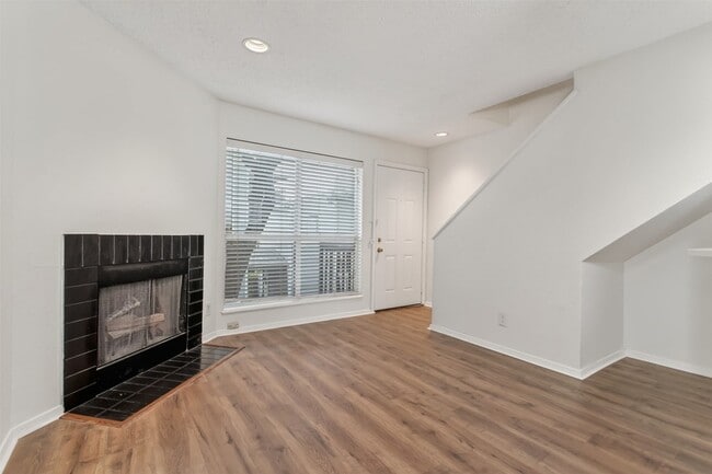 Building Photo - 1901 N Fitzhugh Ave