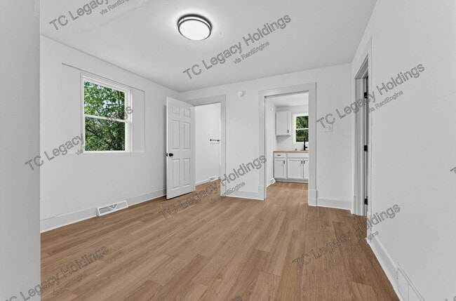 Building Photo - 125 Thorn St
