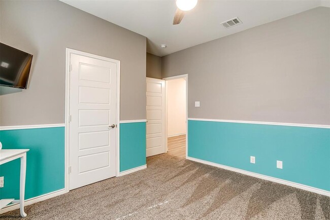 Building Photo - 3309 Comal Dr