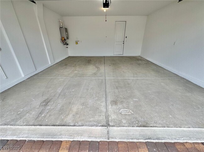 Building Photo - 9897 Angel Valley Dr