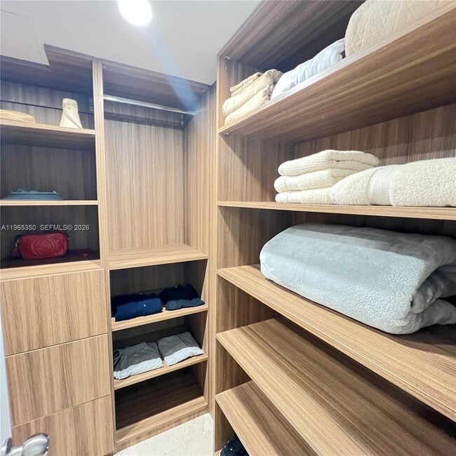 Building Photo - 9 Island Ave