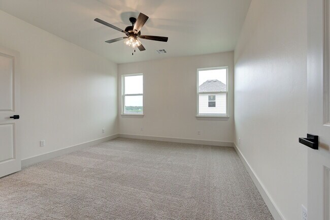 Building Photo - 2116 Josslyn Pl