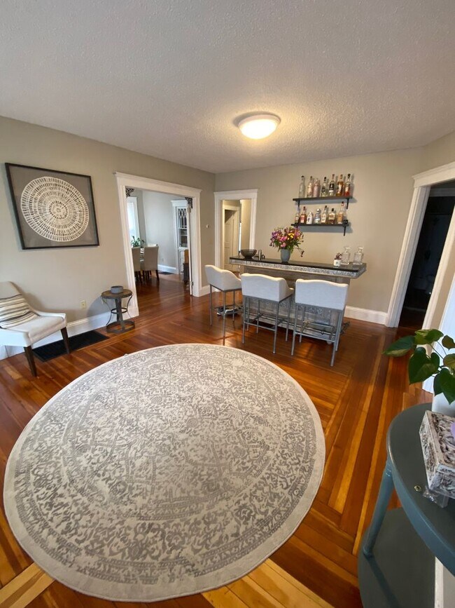 Building Photo - Huge 4 bed unit in Quincy