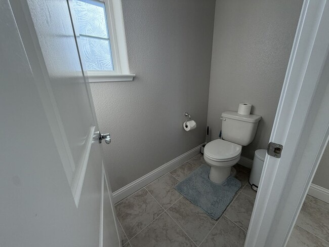 Building Photo - Beautiful 5 bedroom, 4 bathroom 2 story home in Rancho Cordova!!!