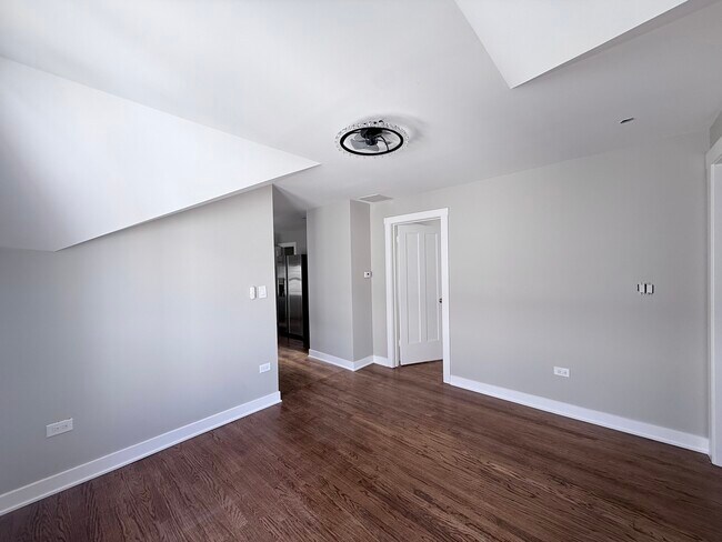 Building Photo - 315 W 111th St