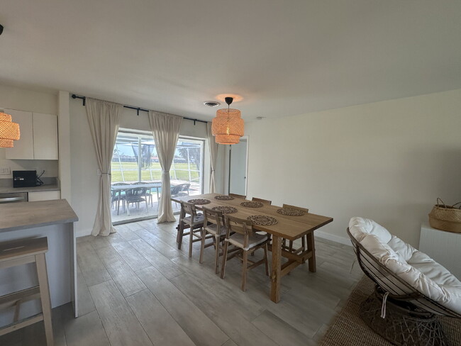 Building Photo - Beautiful 2-bedroom, 2-bathroom in Rotonda...