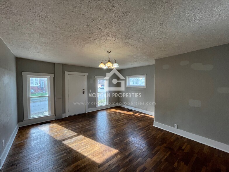 Building Photo - 1102 Spring St