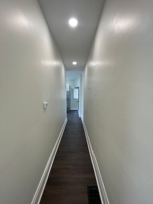 Building Photo - 299 Reinhard Ave