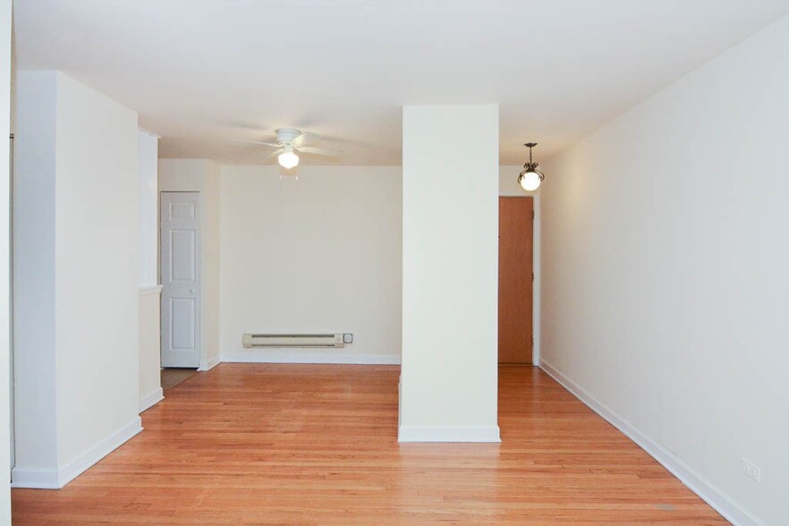 Building Photo - 663 W Wrightwood Ave