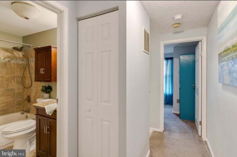 Building Photo - 1812 N Spring St