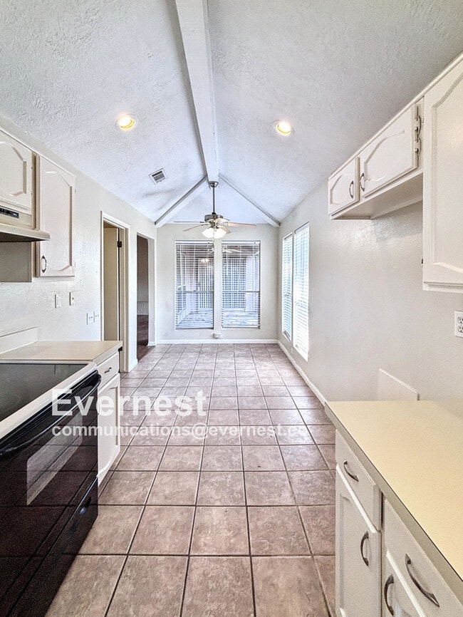 Building Photo - 8731 Summit Pines Dr