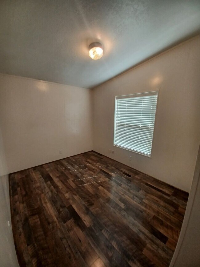 Building Photo - 3 Bedroom 2 Bath Manufactured House