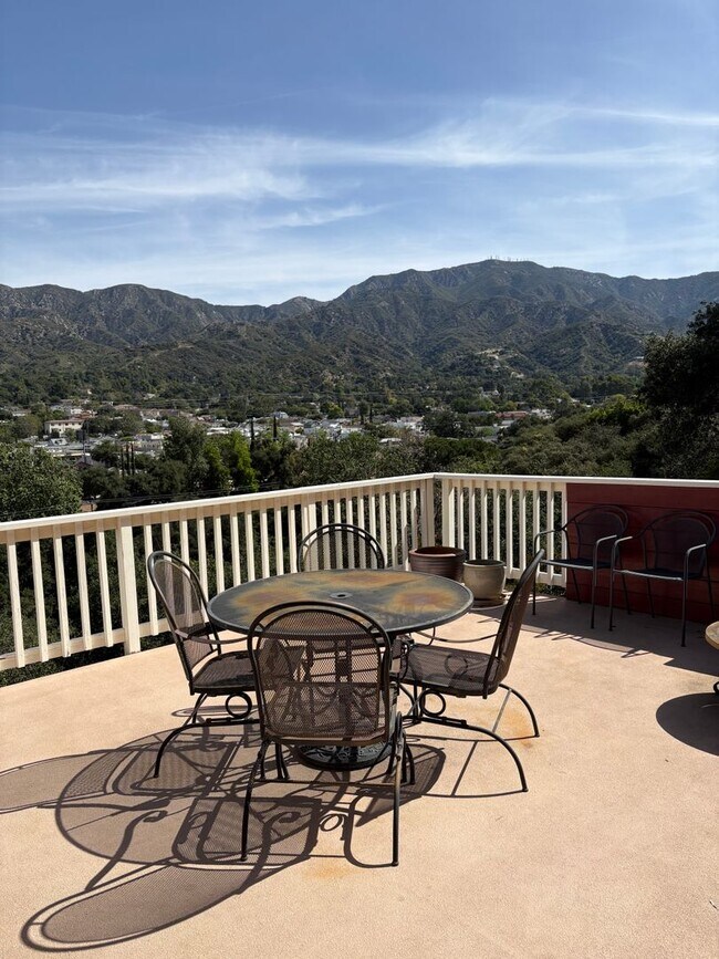 Building Photo - Views! Enchanting 2+1 Artists Retreat Nestled in Tujunga Hillsides