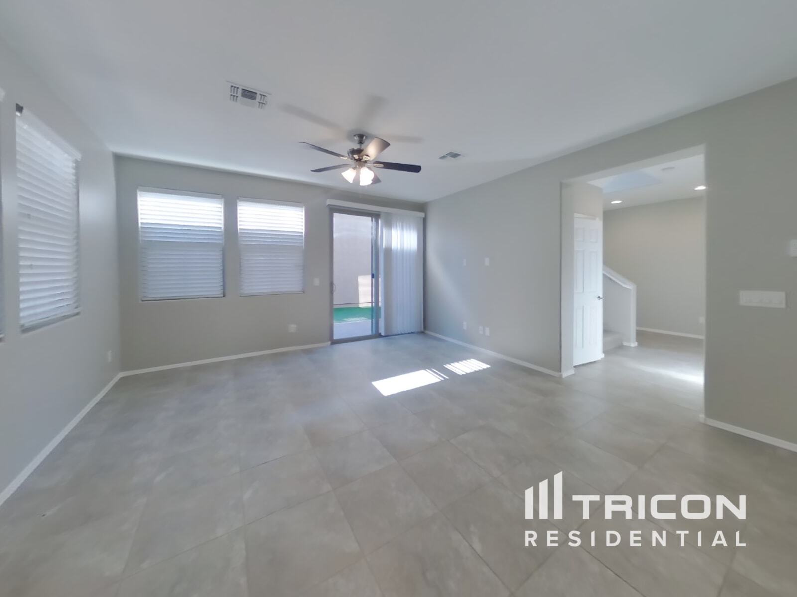 Building Photo - 323 N 56th Pl