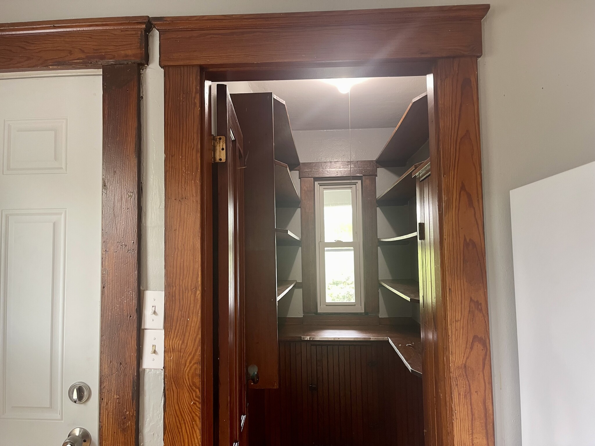 Pantry - 348 Rollstone St