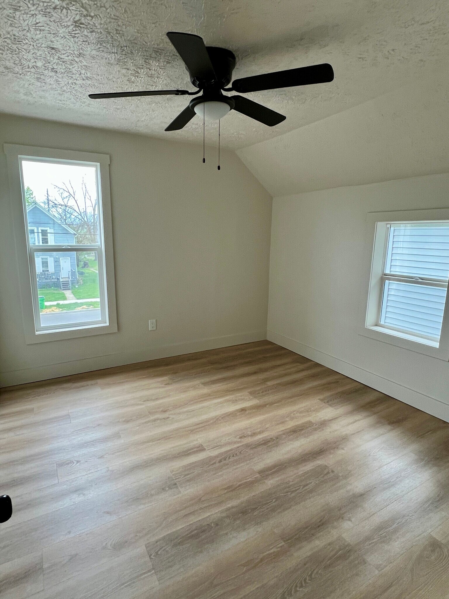 Building Photo - 647 Wooster Rd W