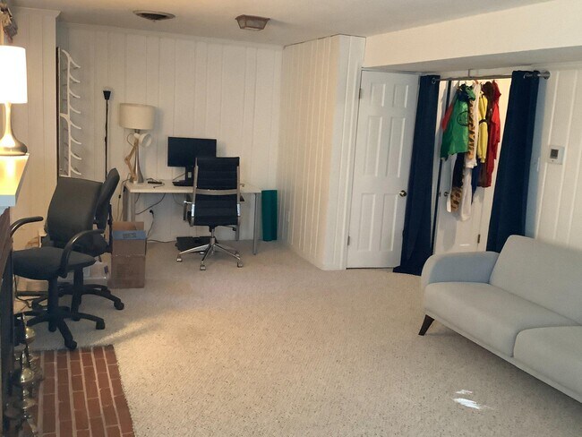 Building Photo - 5944 Searl Terrace
