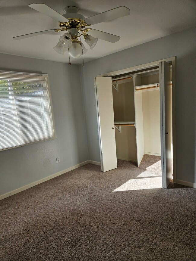 Building Photo - 120 Periwinkle Way
