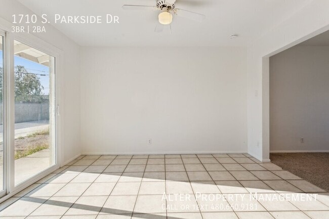 Building Photo - 1710 S Parkside Dr