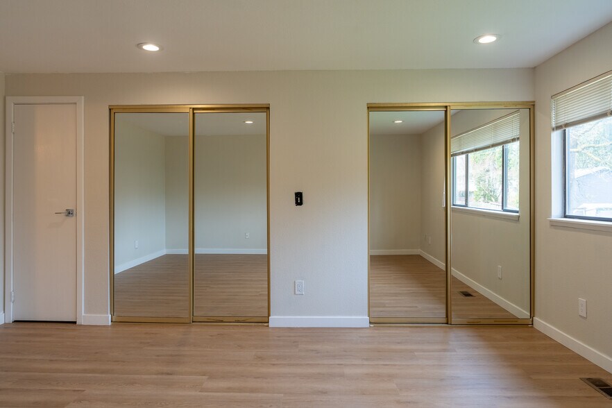 Building Photo - 21511 4th Ave W