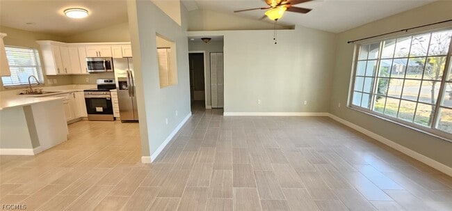 Building Photo - 510 SE 27th Terrace